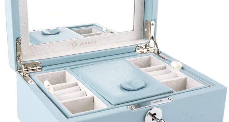 Vlando Lockable Jewelry Box – VLANDO is a trademark that exclusively designs and crafts premium jewelry boxes