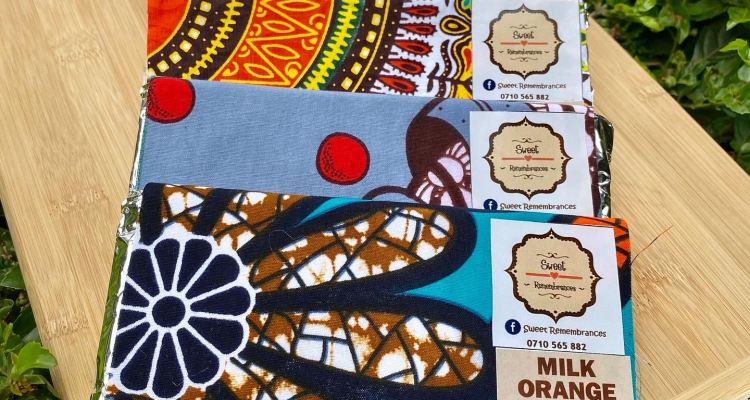 Me + chocolate = together forever. And that’s how it is done check out our unique African prints used to pack our chocolate bars🍫these make unique gifts for all your special occasions 🍫all our materials are recycled 👏#happinessishomemade #homemadechocolates #africanprint #uniquepacking #chocolategifts #supportsmallbusiness #buylocal