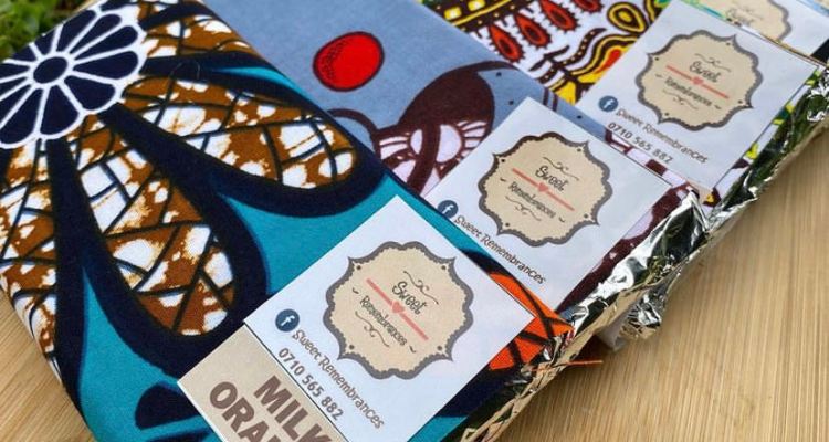 Uniquely yours 💝our chocolate bars come in milk, dark and white chocolate in a variety of flavors 🍫our products are all eggless. Bars are packed in recycled African prints we believe in saving the environment and recycle wherever possible🍫the perfect gift for friends family and corporates 🌸🍫🌸 #happinessishomemade #photooftheday #buylocal #chocolategifts #supportsmallbusiness #publicity254 #madeinkenya #giftsnairobi # chocolatebars #favoursandgifts #partyfavours #madewithlove #kitenge #recycled